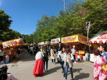 様々な種類の出店が立ち並びます!