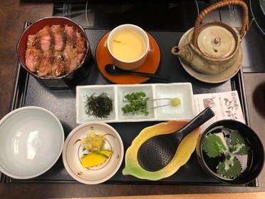 豪華、和牛ひつまぶし