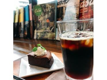 チョコレートケーキとアイスコーヒー