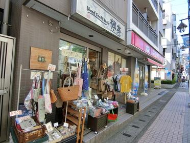 不二家さんのお隣に御座います!