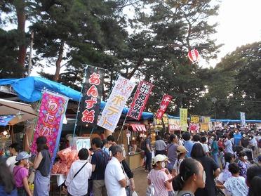 屋台の前は、大混雑!!