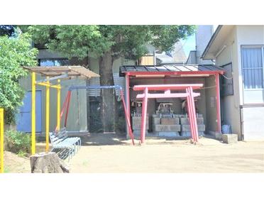 鳥居に歴史を感じますね〜隣にはブランコ