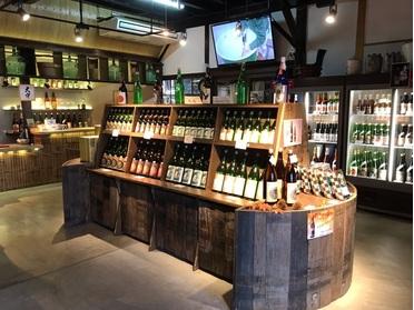 店頭ではお酒の試飲もできます!