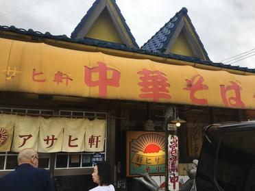 どこか懐かしさの漂うレトロな看板