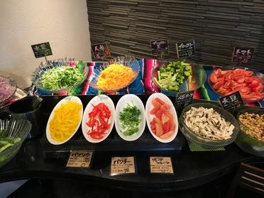 八百屋さん直営だけに豊富なお野菜が食べ放題です!