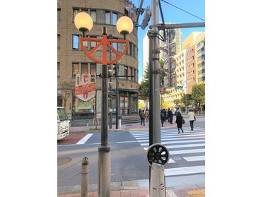 鉄道車輪を模した街路灯