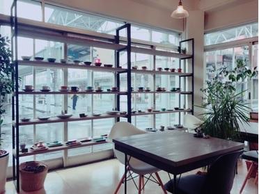 店内には陶器類がたくさん!