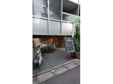 地下にお店があります。