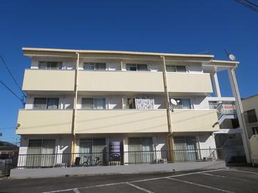 鉄骨造り3階建て