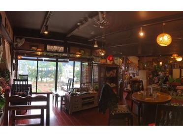 店内にはアジア小物がぎっしり
