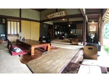 よく見ると看板猫さんが写ってます!