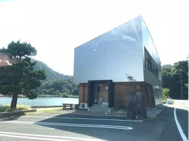 船をイメージした店舗