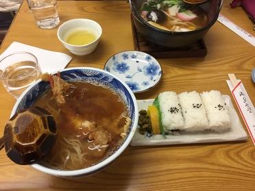 天ぷら蕎麦 奥は 鍋焼きうどん