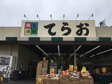 賑やかで活気のある入り口!さっそく激安商品です!