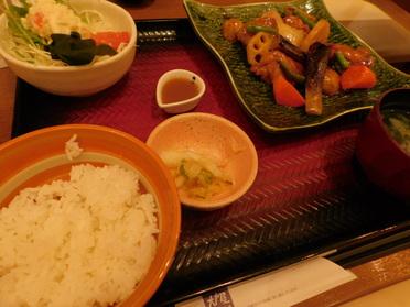 鶏と野菜の黒酢あん定食