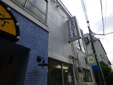 お店は二階にございます♪
