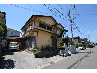 閑静な住宅街です♪駐車場は敷地のお隣ですよ(^^♪