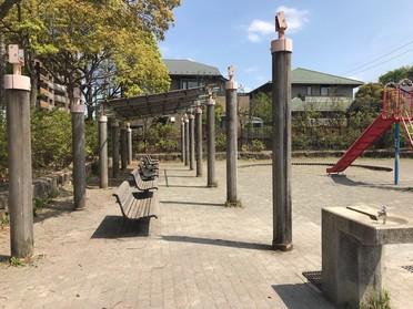 ベンチがたくさんあります♪