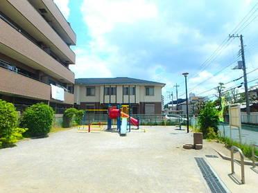 閑静な住宅街にあります。