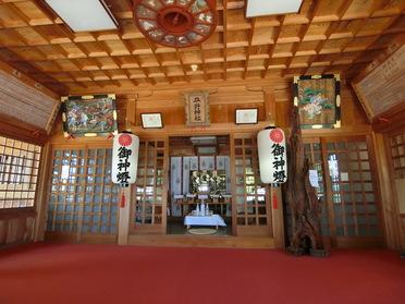 神社内