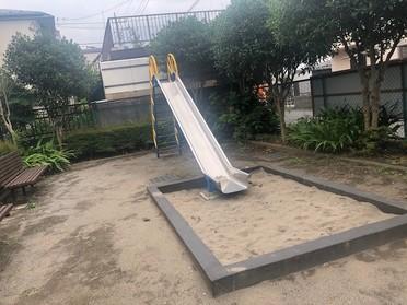 滑り台があります