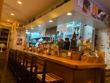 落ち着いた雰囲気の店内〜カウンター席〜