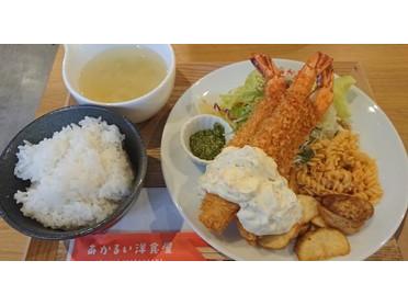 大人気!巨大エビフライ!自家製タルタルが…絶品!