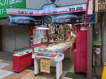 時計好きの方は覗きたくなりますね