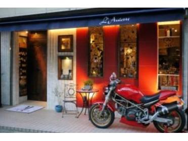 店頭の赤いバイクが目印です!