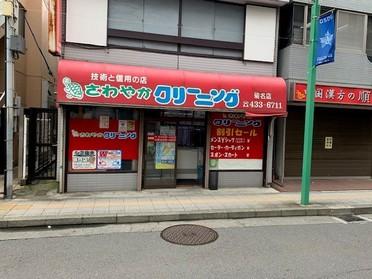 赤い外観が目印です!