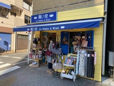 黄色と青のコントラストがとても印象的です! 黄色と青のコントラストがとても印象的です!