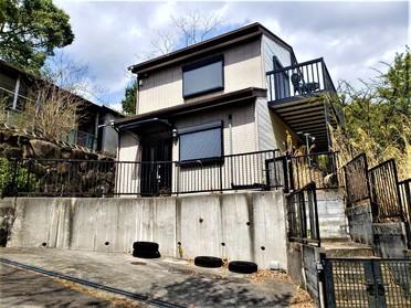 森の中の一軒家、平成12年築の一戸建てです♪