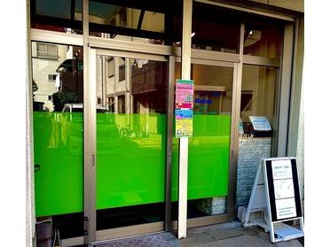 緑の店頭が目印!
