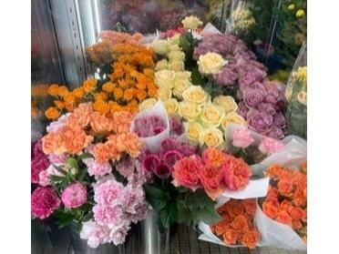 バラがたくさん!たしかに赤いバラはないです、、