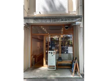 明るくオシャレな店頭です