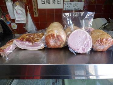 自慢のハムとベーコンです!