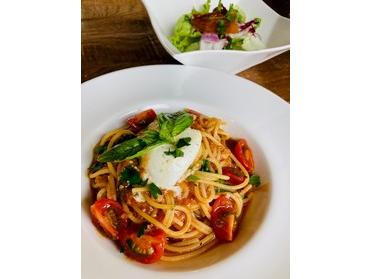 絶品パスタとサラダ♪