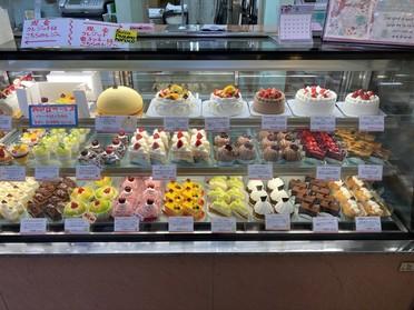 季節のケーキがずらり♪