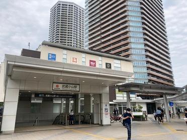 駅前にはタワーマンションが建築されています。