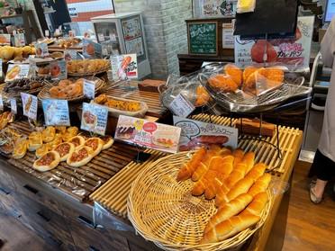 大人気の塩ロールは開店早々売り切れ間近でした!