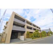 クレアホームズ永福町　蒼の邸 外観写真1 第一種低層住居専用地域に所在、地上3階建ての落ち着いた気品あふれる外観デザイン。