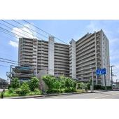 東武伊勢崎線「草加」駅 徒歩7分の都内へのアクセス良好な立地に建つ、地上15階建のマンションです。