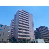 東京メトロ丸ノ内線「方南町」駅徒歩3分の好立地に建つ、総戸数131戸の大規模マンションです。