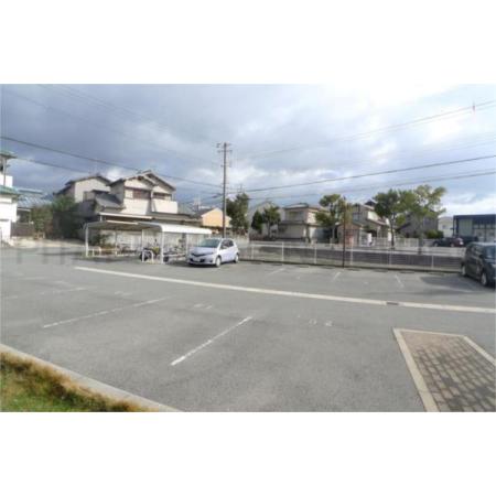 加古川市加古川町友沢アパート 外観写真2 駐車場