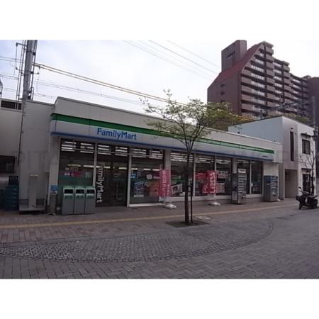 ファミリーマート阪急御影駅前店：150m