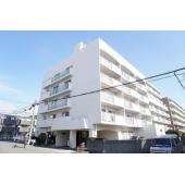 地上7階建、総戸数43戸のマンション。JR東海道本線と阪急神戸線の2沿線が利用できる立地です。