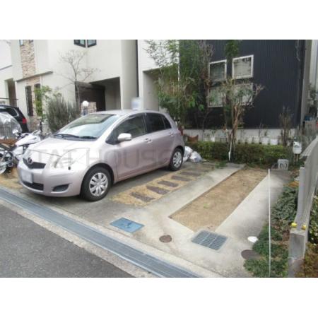 豊中市少路一丁目　中古戸建 外観写真5 駐車場