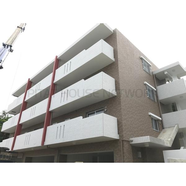 首里駅より徒歩29分 築8年 3階建の賃貸物件