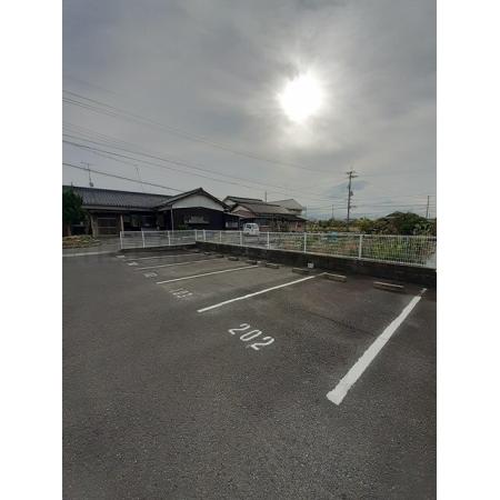 ＥＡＳＴハイツ 外観写真4 駐車場