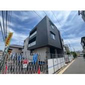 工事中！北側外観、重厚な印象です♪